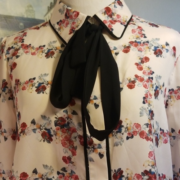 Beautiful Endless Rose Floral Print Blouse - Picture 3 of 8